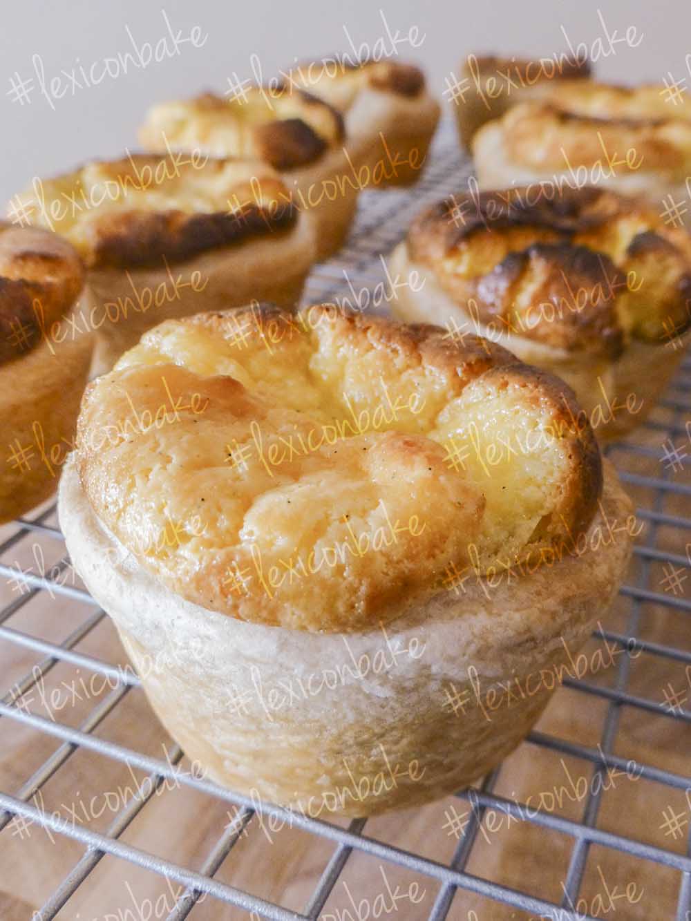 Custard pastry cakes